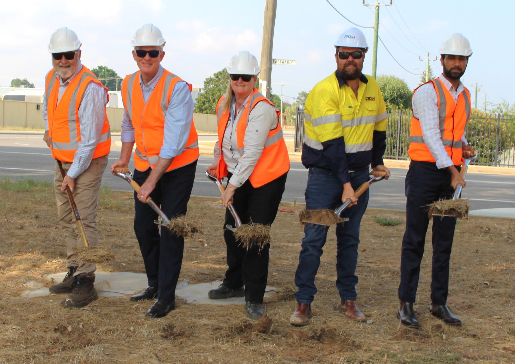 City of Greater Geraldton’s Mayor Jerry Clune, Manager Project Delivery and Engineering Chris Edwards, Senior Project Manager Melissa Bulter-Henderson and Red Dust Holdings General Manager Josh Johnson and City Engineering Officer Pankaj Chaudhary breaking sod for the new roundabout.